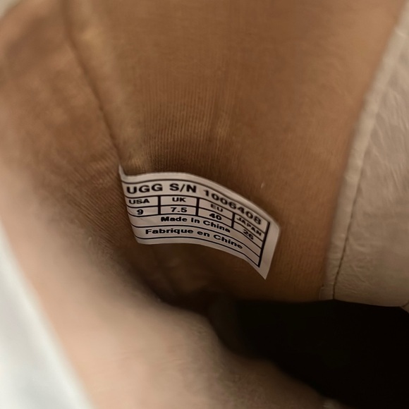 Floral cut out Uggs - Picture 4 of 7